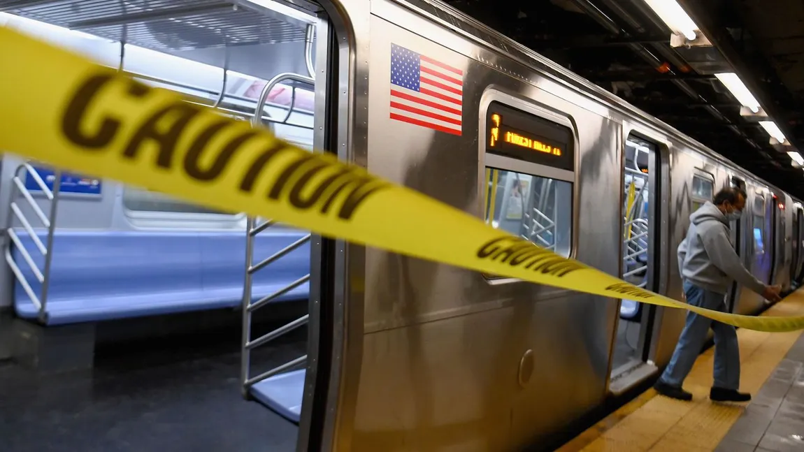 Omicron a închis metroul la New York şi şcolile la Chicago. Record mondial de infecţii în pandemie, 1,35 milioane de cazuri într-o zi, în SUA