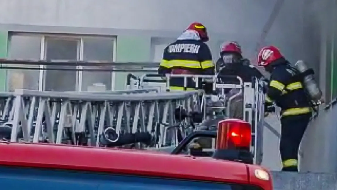 Patru persoane rănite şi 27 evacuate într-un incendiu dintr-un apartament din Vaslui