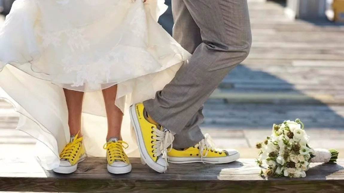 Motivul pentru care mireasa sau mirele calcă pantoful partenerului în ziua nunții. Se spune că viața se schimbă după această tradiție! Ce semnificație are obiceiul