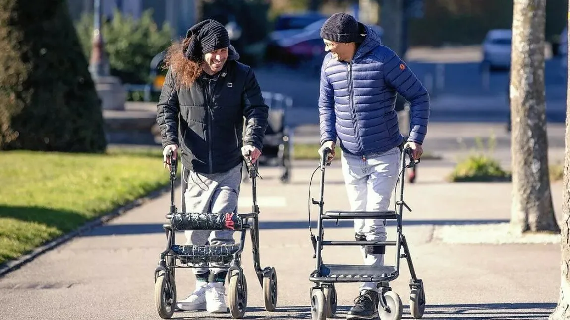 Minunile ştiinţei. Un bărbat paralizat, cu măduva spinării secţionată complet, poate merge din nou datorită unui implant VIDEO