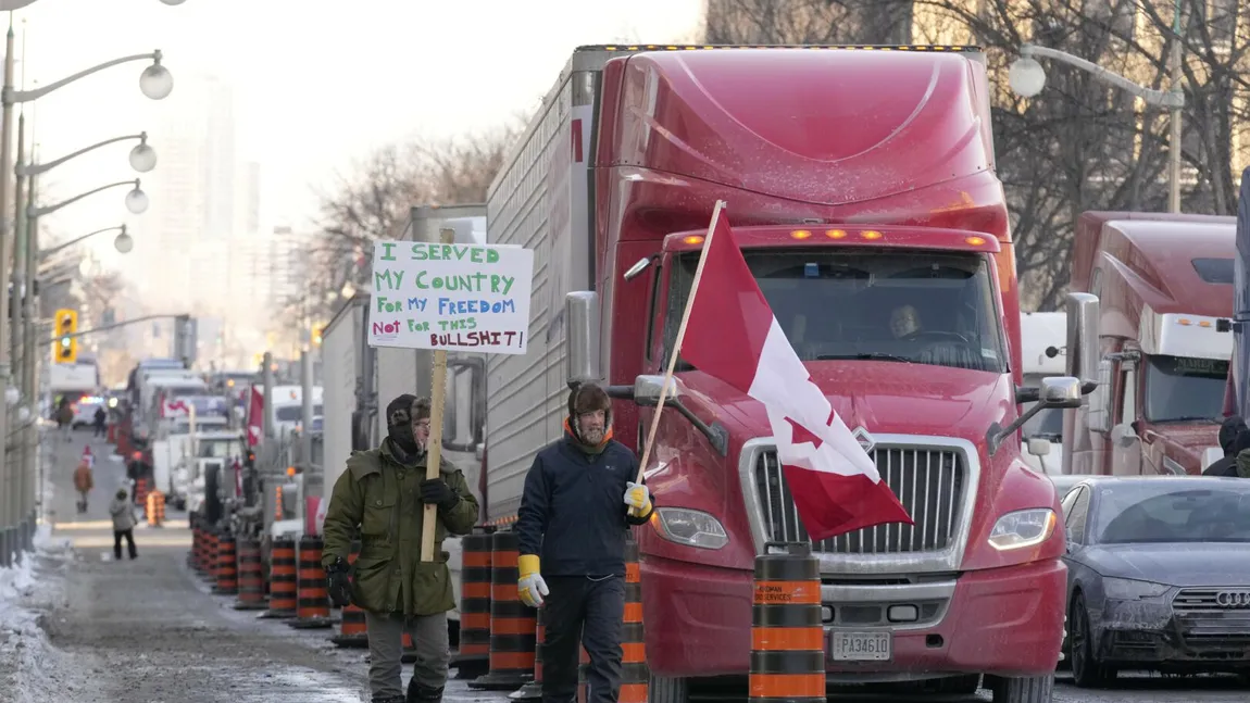 Transportatorii români anunţă proteste după model canadian