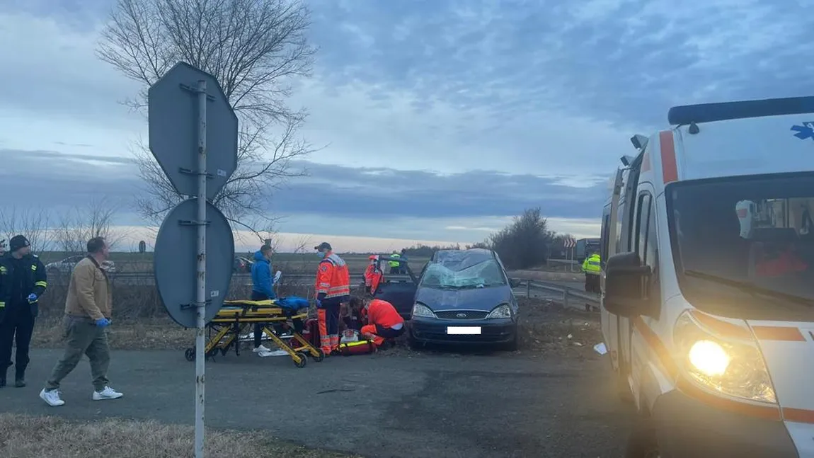 Un copil a murit, iar alţi cinci au fost răniţi într-un accident în Arad