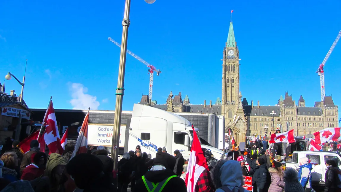Camionagii protestatari din capitala Canadei nu mai au voie să claxoneze 10 zile. Primarul oraşului cere dublarea forţelor de poliţie