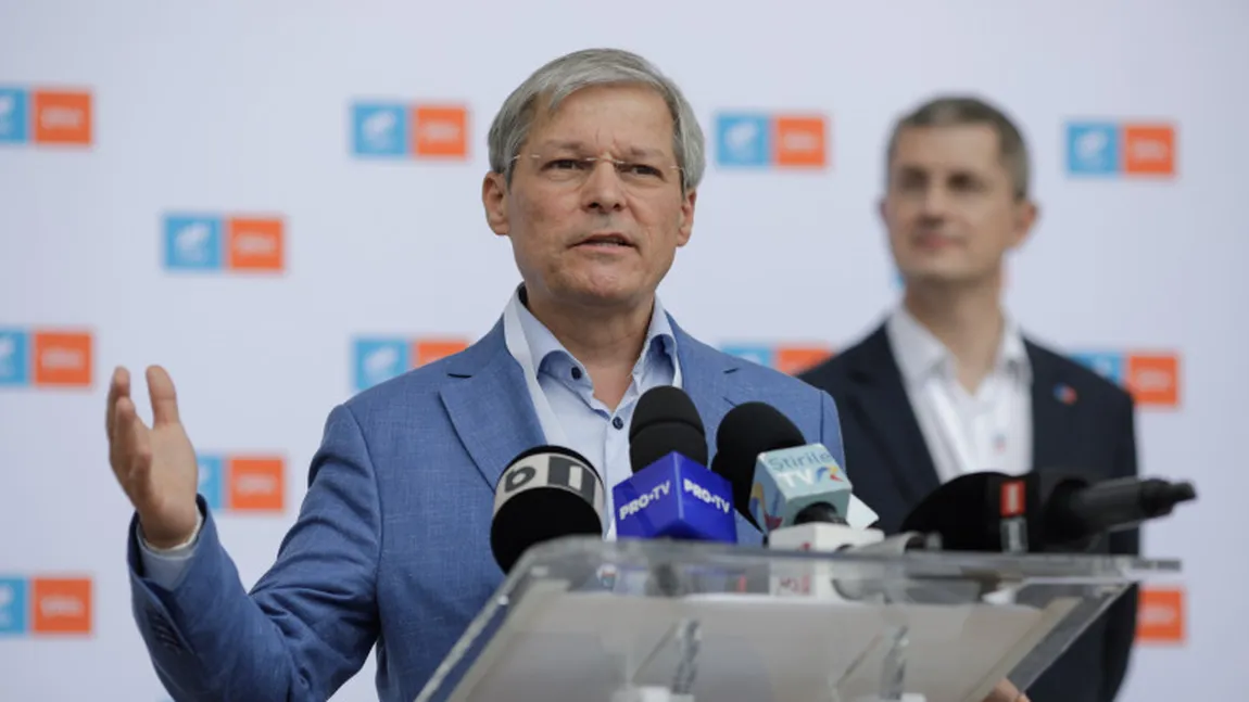 Val de demisii în USR după ce Dacian Cioloş a renunţat la funcţia de preşedinte al formaţiunii politice