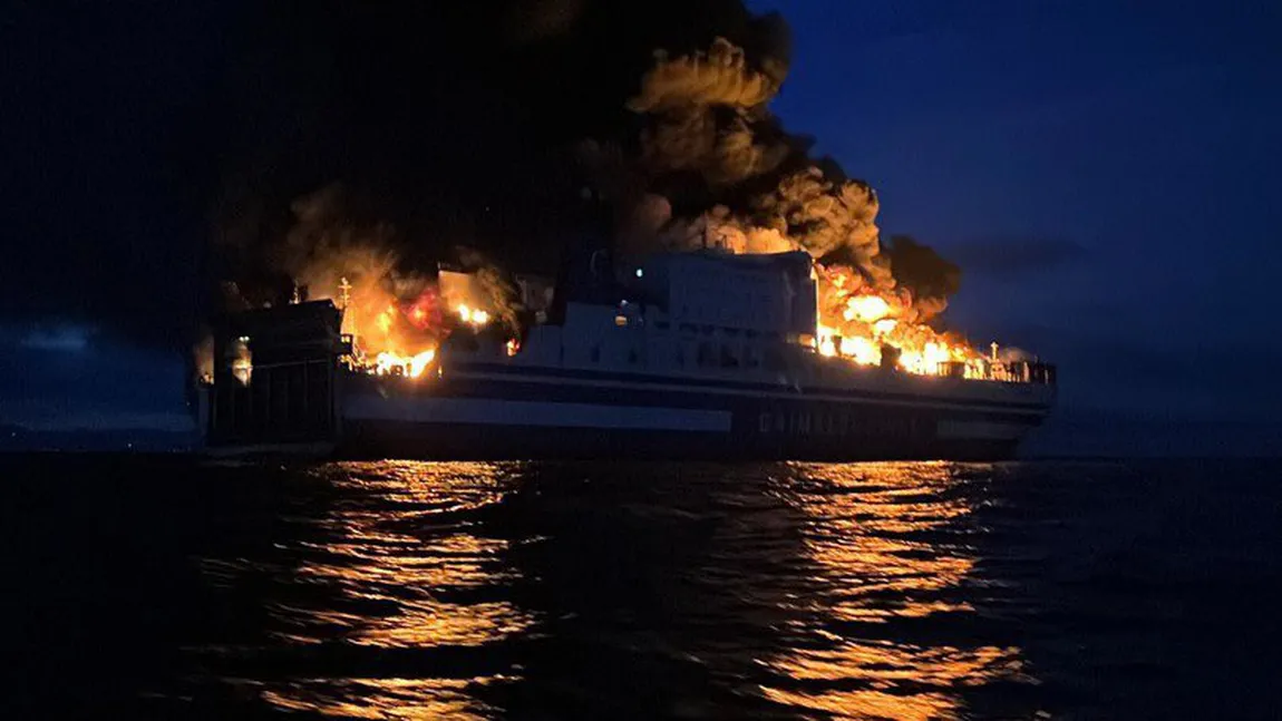 Pasager găsit în viață după două zile pe feribotul care a ars în Marea Mediterană, în apropiere de Corfu