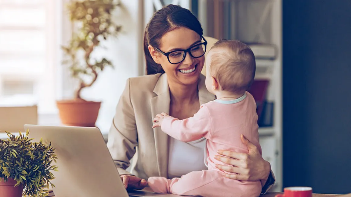 Mamele aflate în concediu de creştere a copilului pot obţine şi alte venituri pe perioada concediului. Care sunt condiţiile