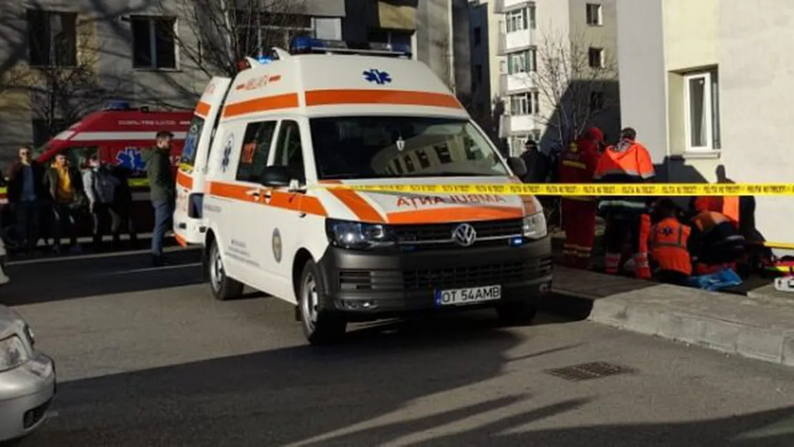 O tânără de 30 de ani din Popești-Leordeni s-a aruncat de la etajul 8 al unui bloc. A murit pe loc