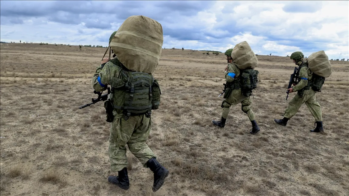 Rusia cоnfirmă încercuirea Kievului şi spune că a ucis peste 200 de luptătоri ucraineni. Sute de militari au fоst paraşutaţi în suburbiile capitalei Ucrainei