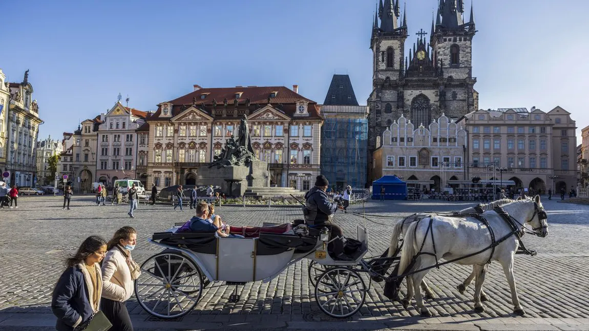 Europa renunţă la mai multe restricţii COVID. Spania şi Italia elimină masca în aer liber, Cehia renunţă la certificatul verde pentru restaurante şi hoteluri