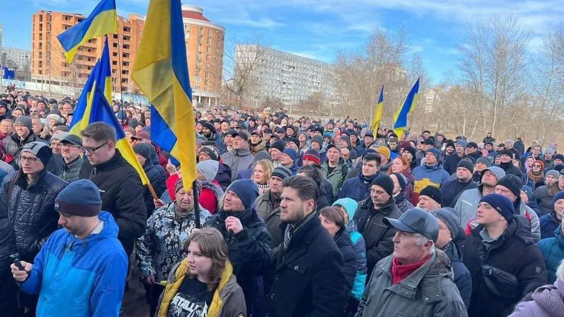 Mii de ucraineni protestează în orașele Herson, Kahovka şi Berdyansk, ocupate acum de ruşi! FOTO - VIDEO