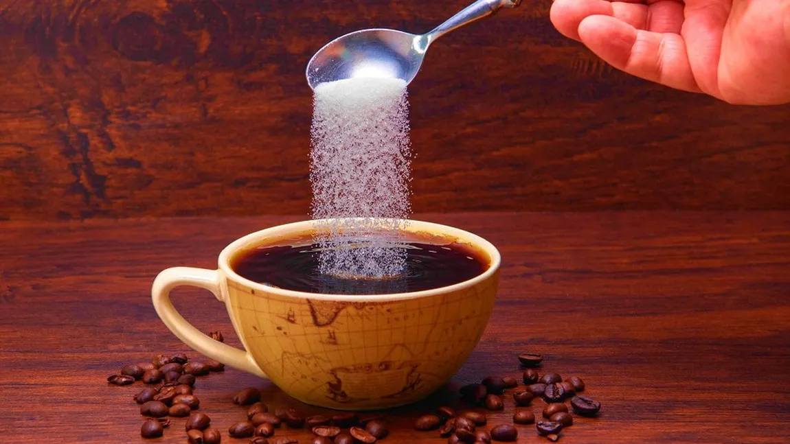 Amestecă o linguriță de bicarbonat de sodiu cu cafea. Trucul ieftin care a dat pe spate orice gospodină! Rezultatele sunt uimitoare