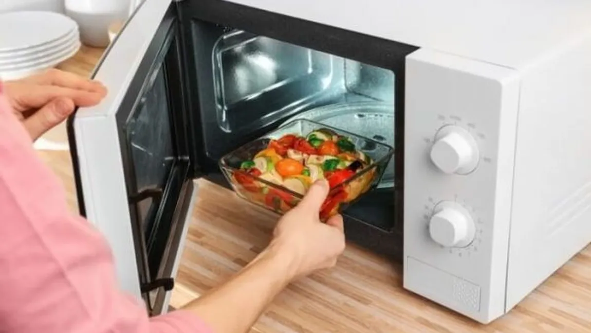 Cum se încălzeşte corect mâncarea la cuptorul cu microunde. Secretul pe care trebuie să îl ştie orice gospodină