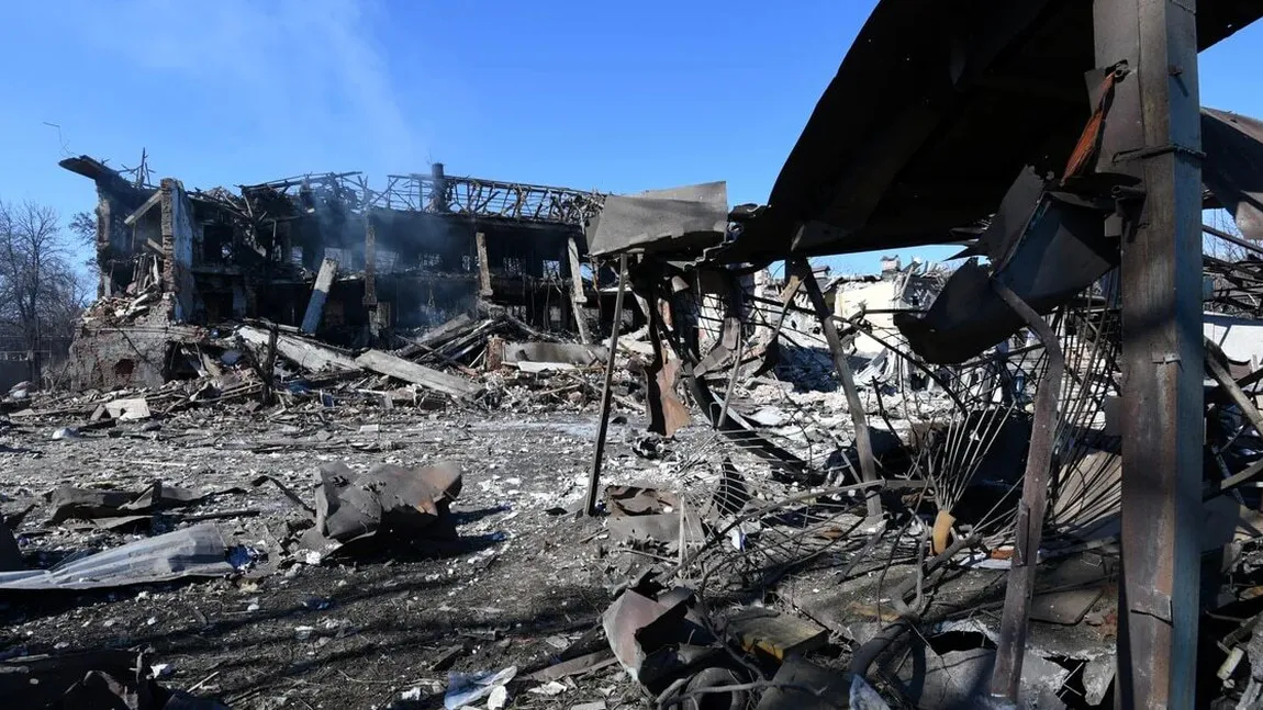 Aeroportul din Dnipro, sub bombardamentul ruşilor. Explozia unei rachete a fost surprinsă de camere VIDEO