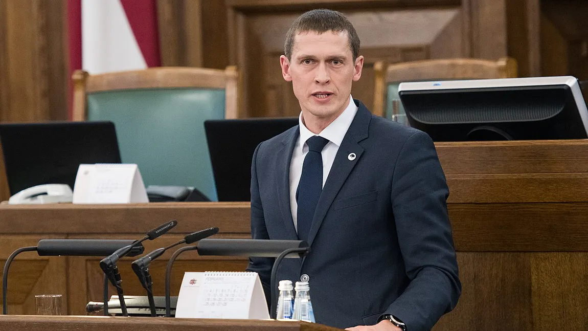 Un parlamentar din Letonia s-a înrolat în forţele armate voluntare din Ucraina