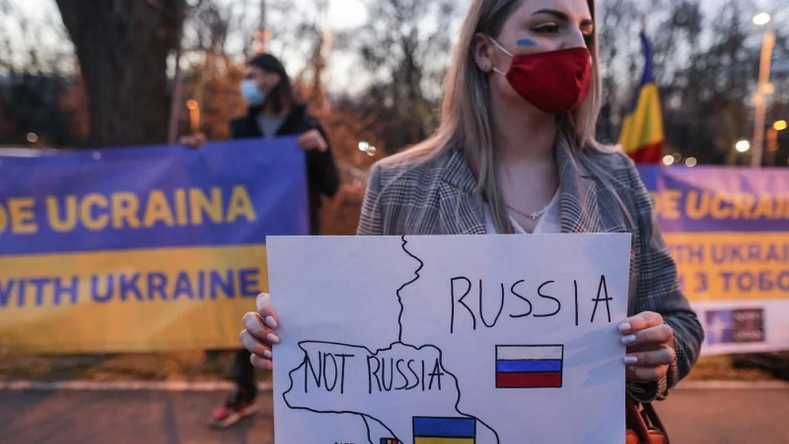 Protest în Bucureşti împotriva războiului din Ucraina. Manifestanţii cer încetarea focurilor și strigă lozinci în ucrainiană