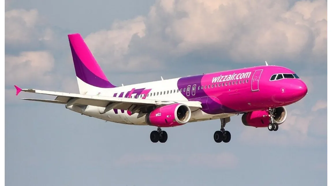 Wizz Air angajează piloţi şi stewardese. Ce salarii oferă
