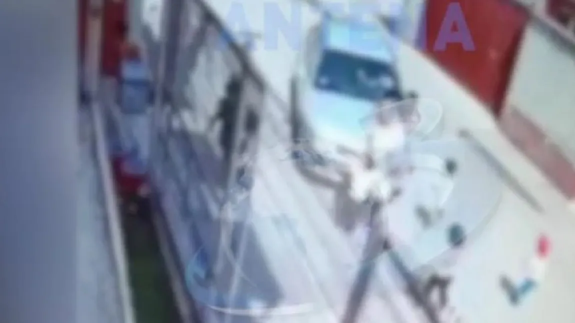 Accident teribil în Capitală. Doi copii au fost loviţi din plin, iar şoferul a fugit