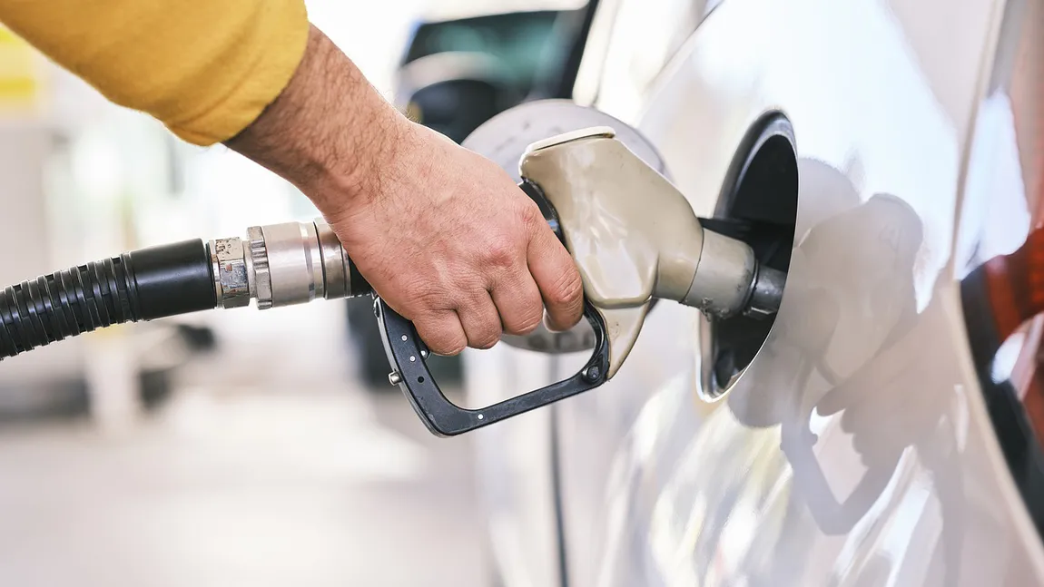 Preţ benzină şi motorină. Cât a ajuns să coste litrul de carburant în benzinăriile din România