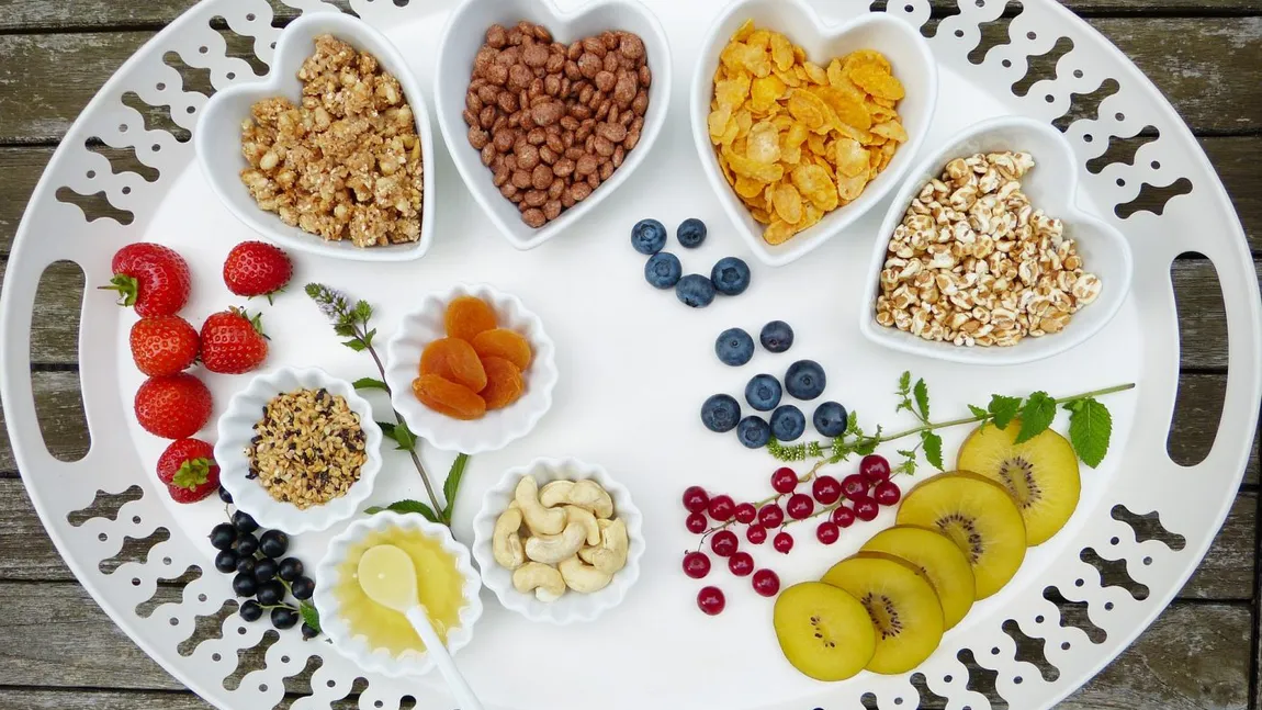 7 idei de mic dejun sanatos bogat in proteine. Secretele unor dimineti pline de energie