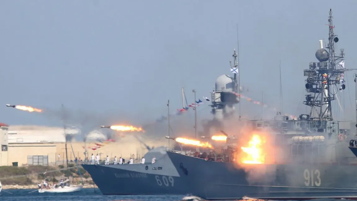 Alertă la Marea Neagră. Ucraina anunţă că au apărut patru nave rusești de război încărcate cu rachete