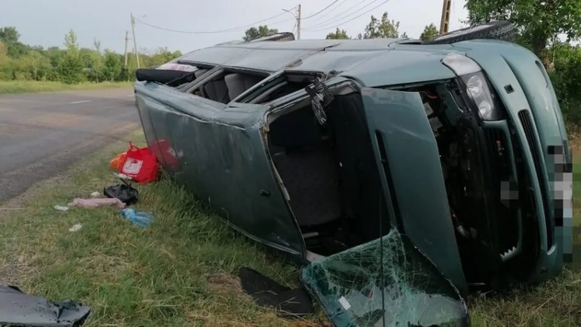 Accidente grave: Un microbuz s-a făcut praf în Giurgiu, altul a blocat A3