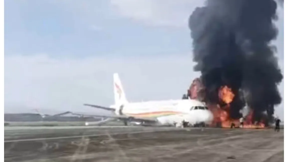 Un avion a luat foc pe pistă, la decolare VIDEO