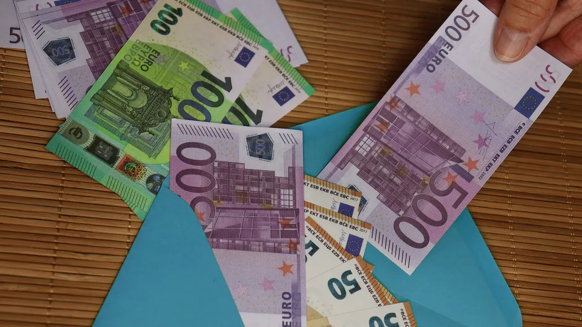 INCREDIBIL! Doar 14 angajaţi din România au salarii de peste 20.000 de euro net pe carte de muncă. În ce domenii activează