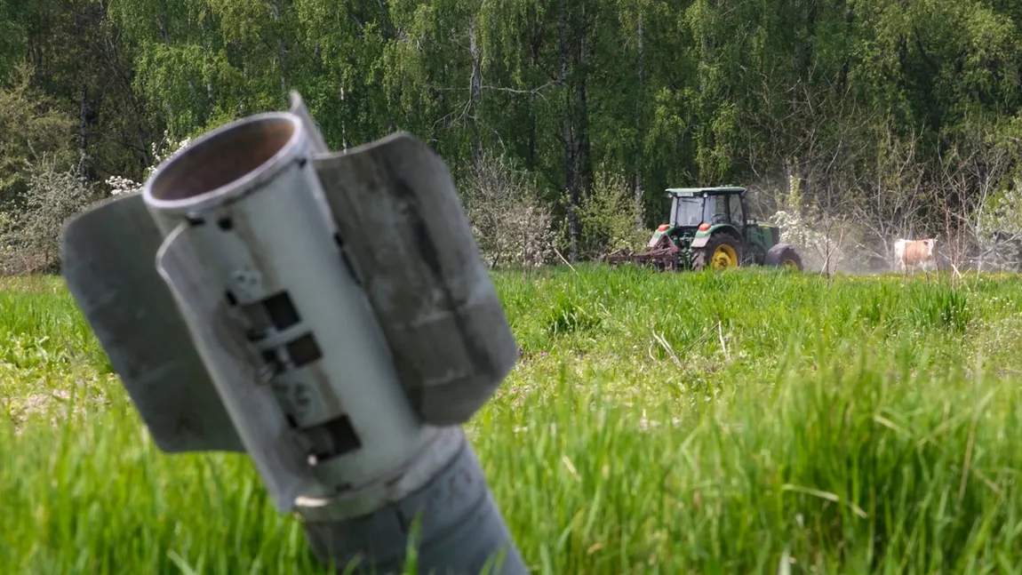 Ruşii au schimbat tactica. Jefuiesc şi bombardează fermele agricole din Ucraina VIDEO