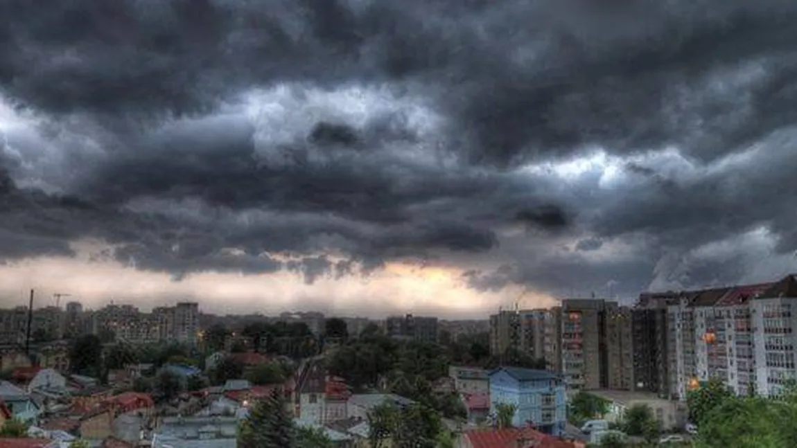 Cod ROŞU de ploi torenţiale şi grindină în Bucureşti. A fost emis mesaj Ro-Alert VIDEO