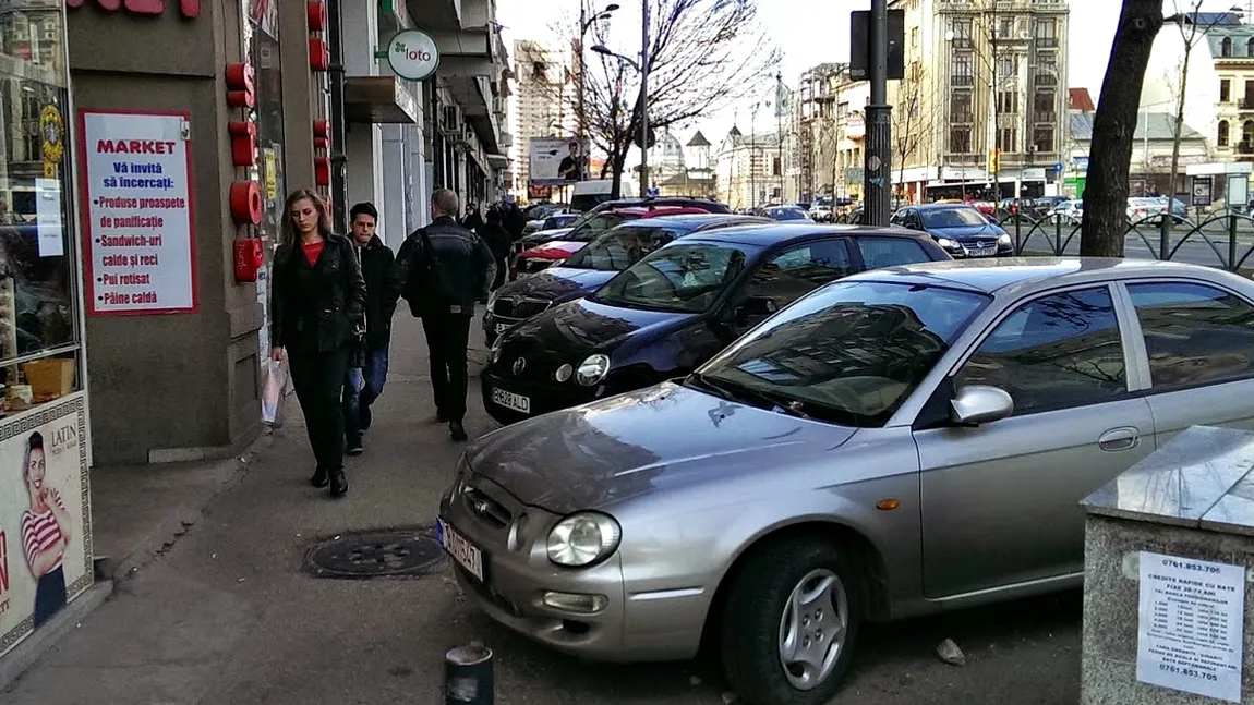 Planul Primăriei Capitalei pentru a strânge un milion de lei pe zi din parcări. Locurile de pe trotuare vor fi blocate