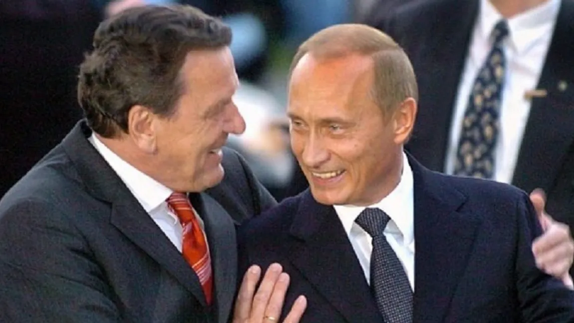 Gerhard Schröder îşi pierde birourile din cauza relaţiei cu Putin, dar îşi păstrează pensia specială