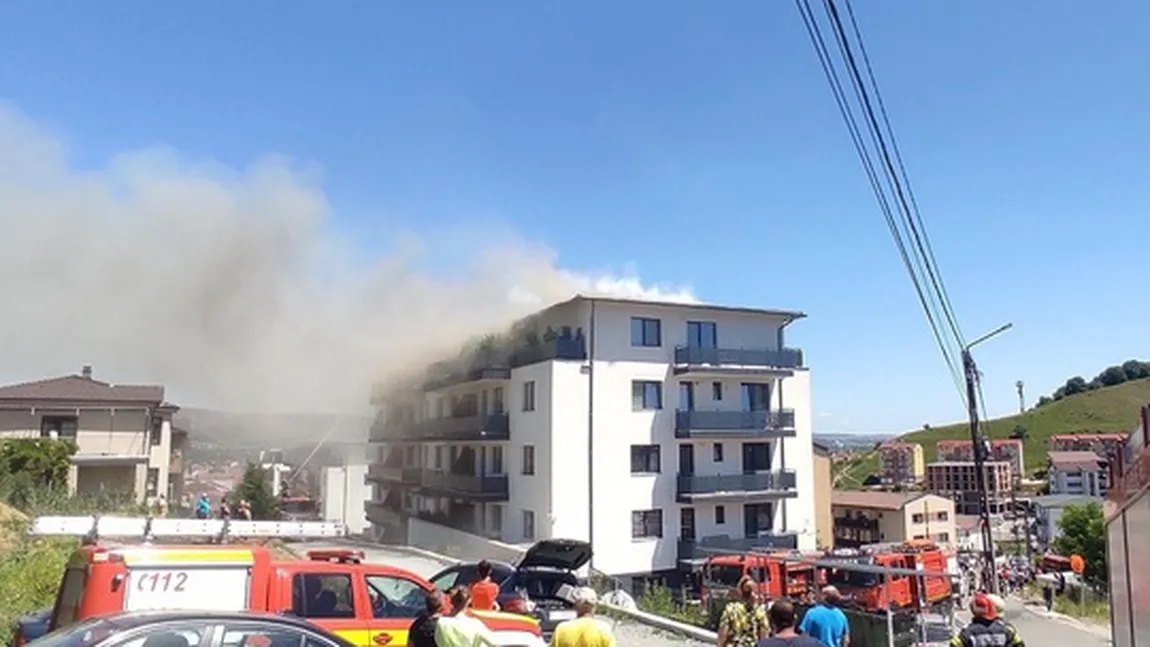 Incendiu într-un bloc în Cluj. Zeci de locatari au fost evacuaţi