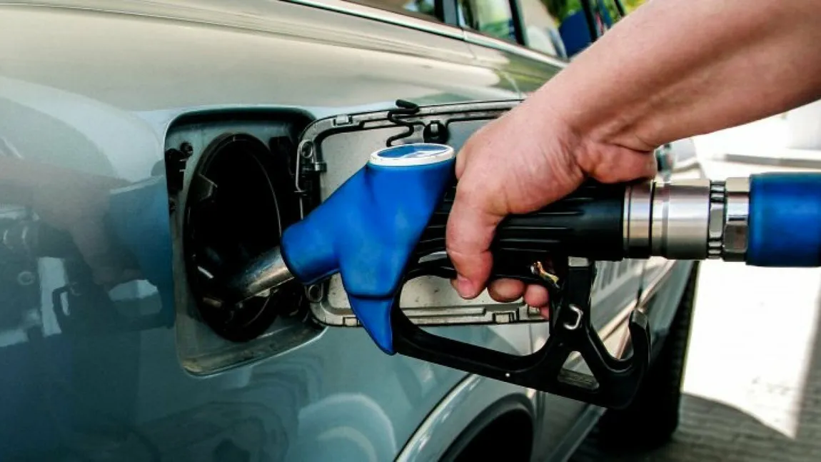 Veşti bune pentru şoferii români. Benzina s-a ieftinit uşor sâmbătă, după trei luni în care preţul a crescut încontinuu