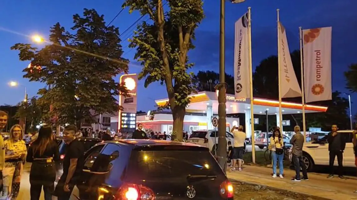 Noi proteste față de scumpirea carburanților. Zeci de şoferi au blocat pompele unei benzinării din Constanţa. Un şofer a cântat 