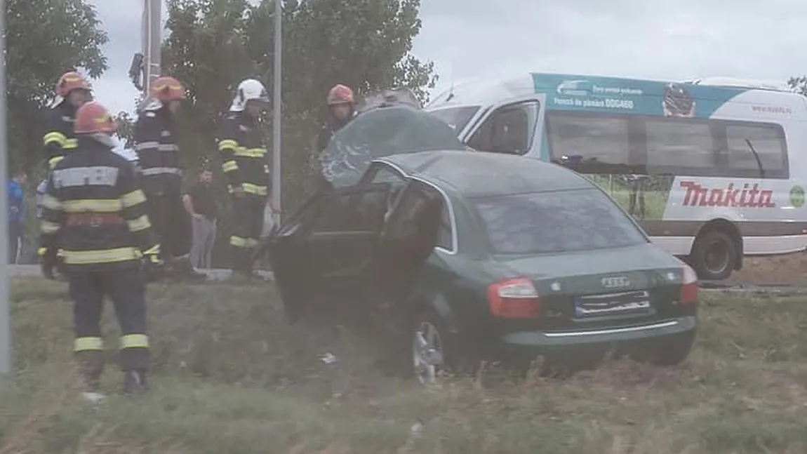 Val de accidente în România. Microbuz lovit de maşină în Ilfov, motociclist rănit grav la Galaţi