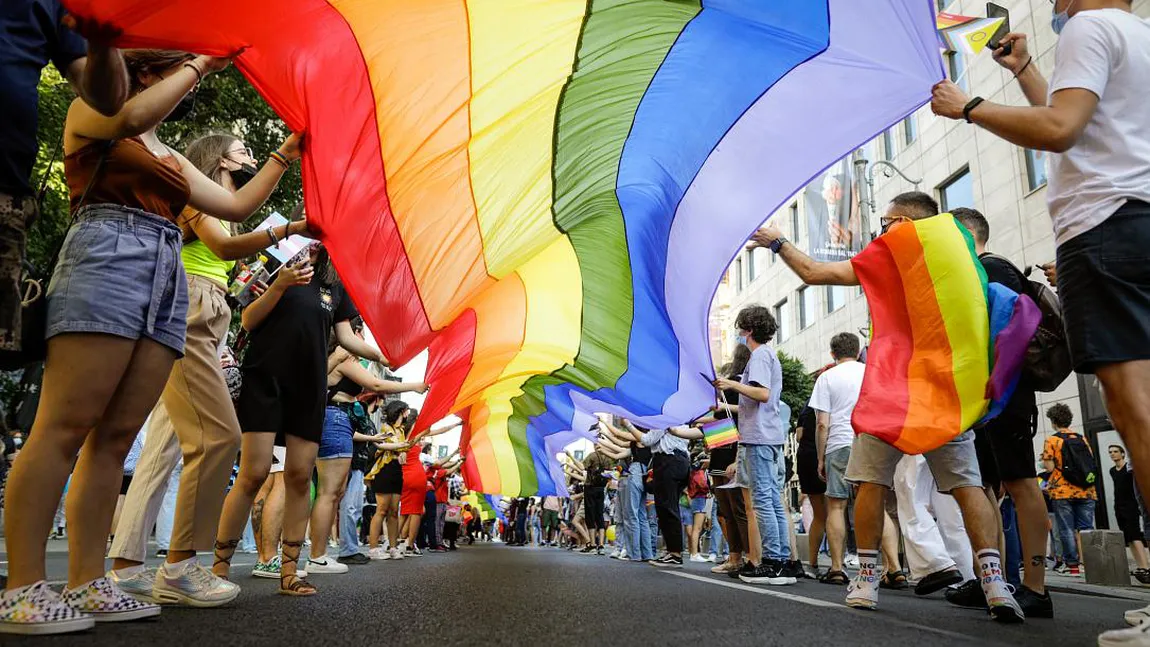 ”Marşul Normalităţii”, organizat de Noua Dreaptă în Bucureşti. De la ora 17.00 a început „Bucharest Pride” GALERIE FOTO