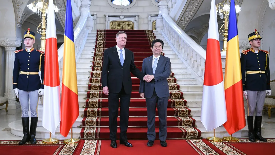 Klaus Iohannis, mesaj de condoleanţe, în urma morţii fostului premier japonez Shinzo Abe: A fost un prieten adevărat!