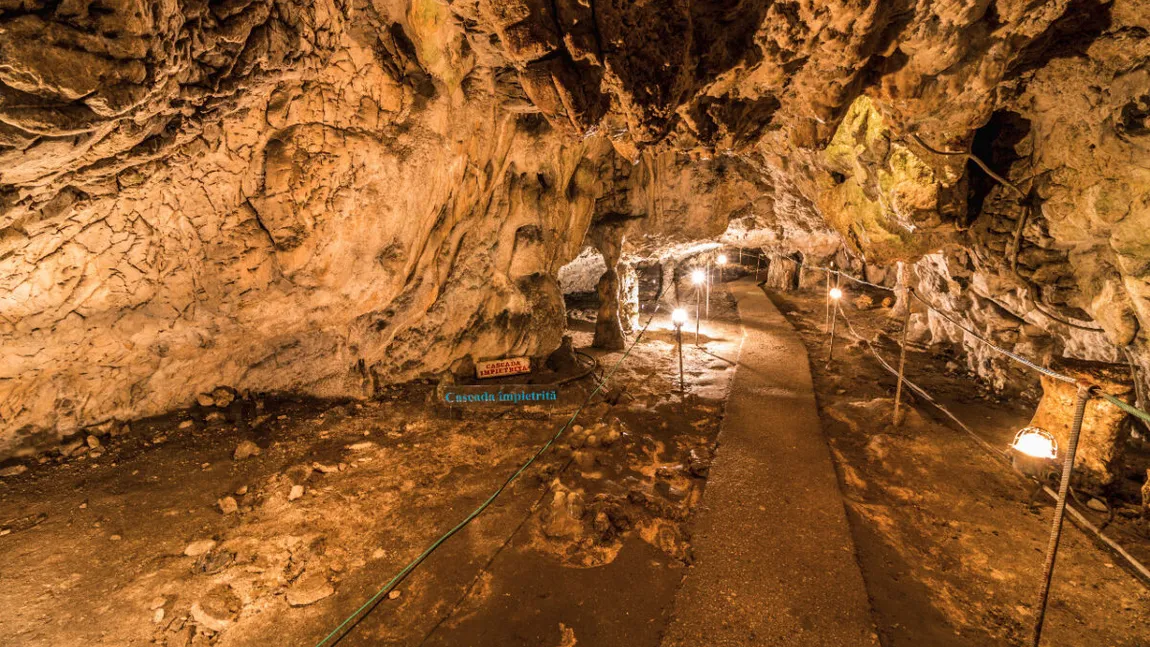 Cea mai misterioasă peşteră din România. Casa lui Zamolxe, unde a murit mama Monicăi Columbeanu, în topul preferințelor turiștilor