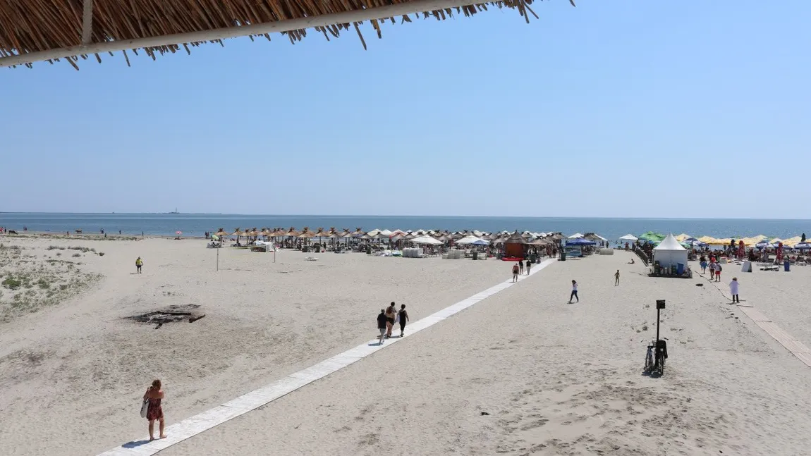 Plajă cu nisip fin la doar câteva ore de Bucureşti. Închirierea unui şezlong costă 20 lei pe zi