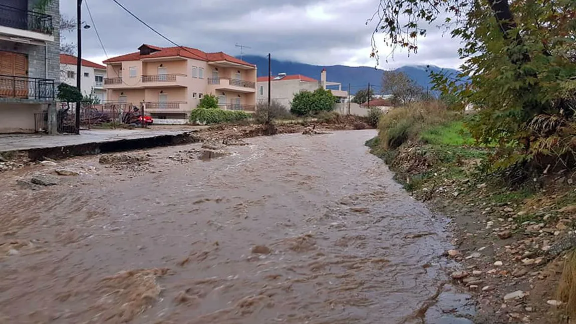Furtună puternică pe insula Thassos din Grecia! Străzile, casele şi hotelurile au fost inundate de ploaia torenţială GALERIE FOTO