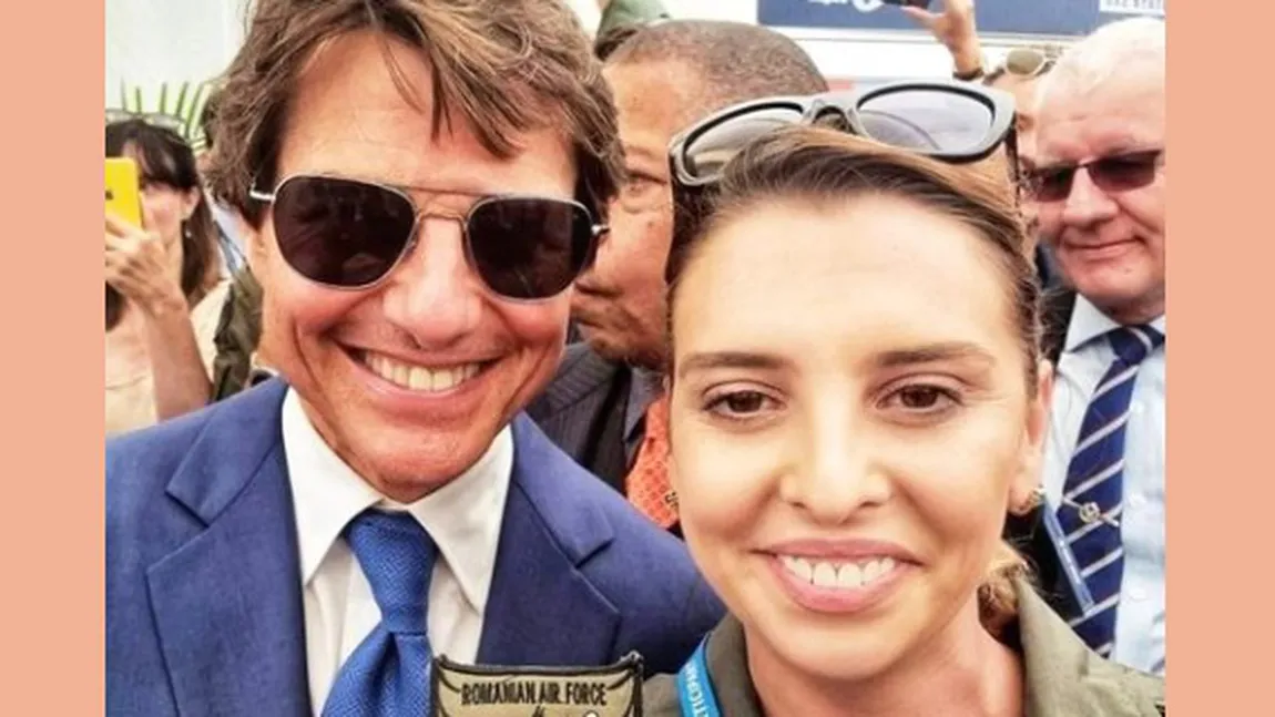 Claudia Pop, căpitan în Armata Română, a făcut selfie cu Tom Cruise. Imaginea a devenit virală: 