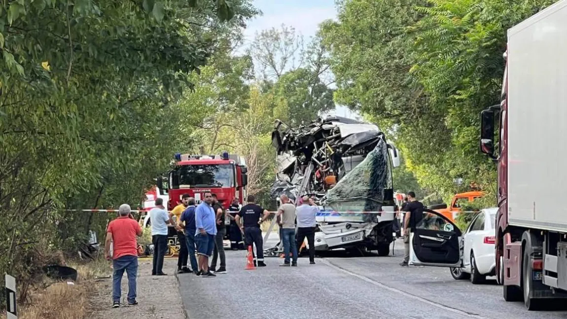 Autocar românesc, implicat într-un accident în Bulgaria. Patru persoane au murit, alte nouă sunt rănite UPDATE