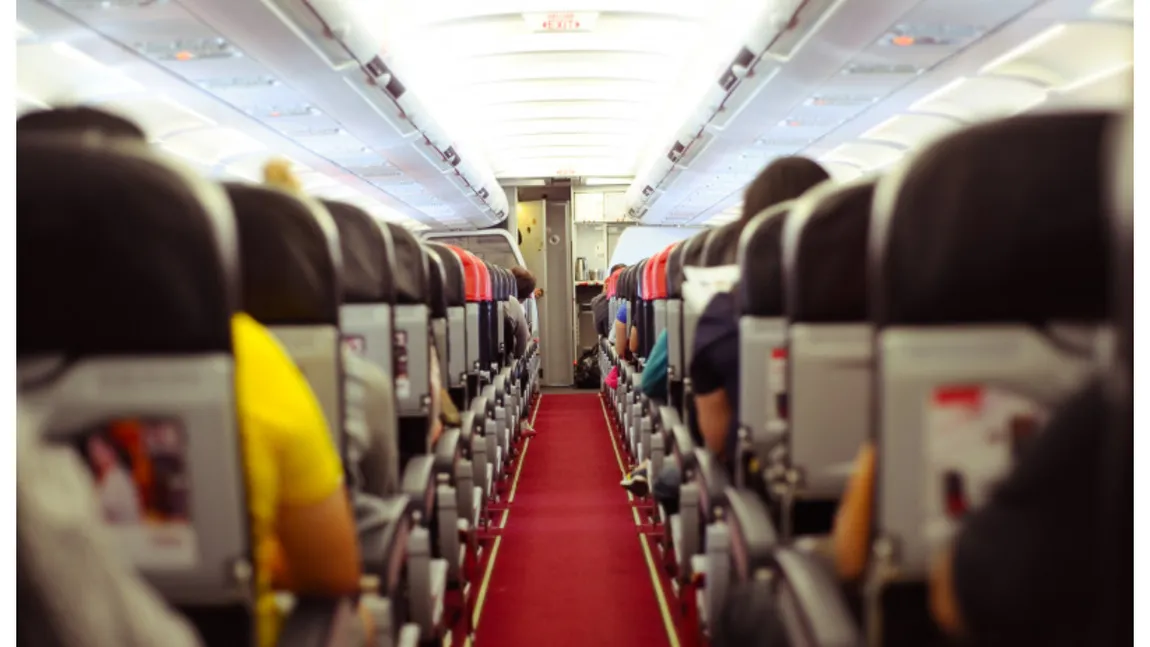 Femeie moartă în avion. Copiii şi soţul au fost martori la tragedie: 