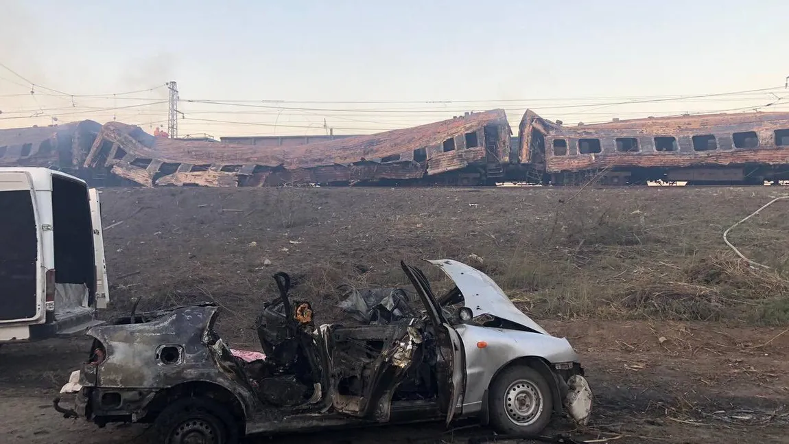 Ruşii atacă şi trenurile de călători. Cel puţin 22 de morţi după bombardarea unei gări în estul Ucrainei, patru vagoane sunt în flăcări