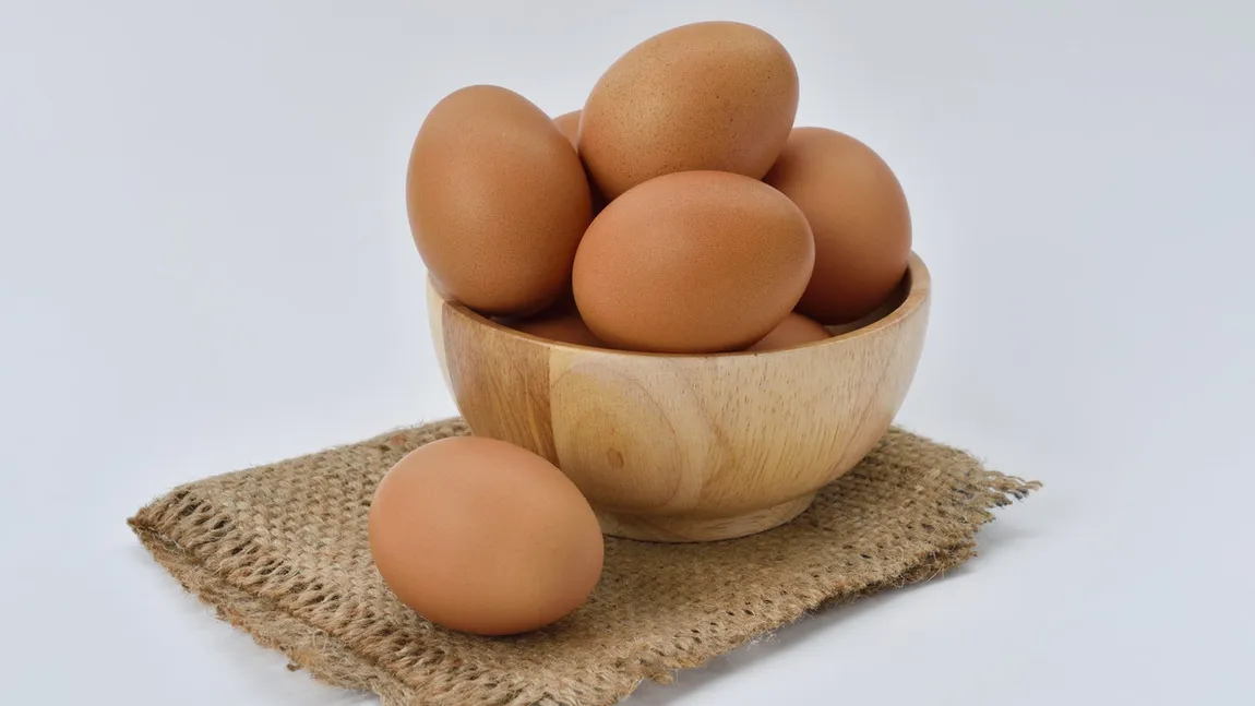 Cum fierbi ouăle ca să nu li se crape coaja. Trucul care poate fi de folos oricărei gospodine