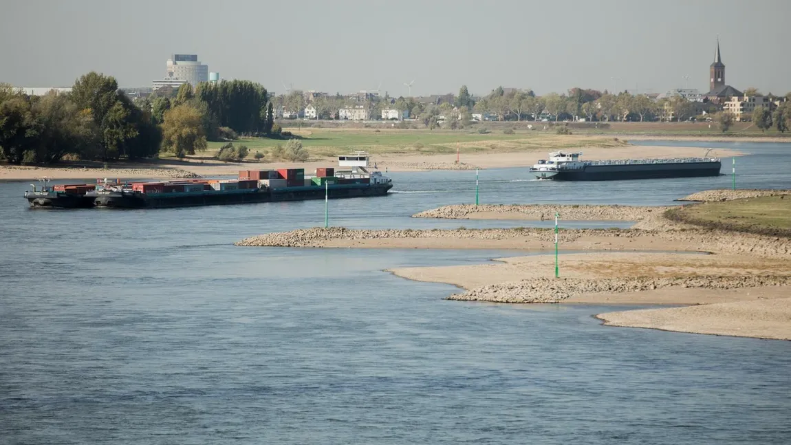 Navigaţia pe Rin e în pericol să fie închisă, din cauza nivelului scăzut al apei. Comerţul cu cantităţi uriaşe de mărfuri va fi afectat, toată Europa va suferi