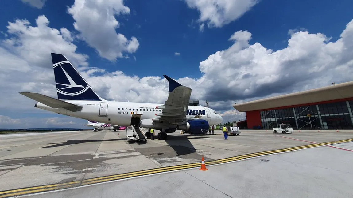 Avion plin cu turişti români care mergeau în Turcia, întors pe aeroportul Otopeni după depresurizare aeronavei