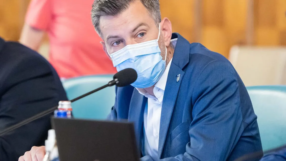 Secretarul de stat Cristian Vasilcoiu a leşinat în timpul şedinţei de Guvern. Ministrul Rafila i-a acordat primul ajutor. Ulterior, a anunţat că are COVID-19