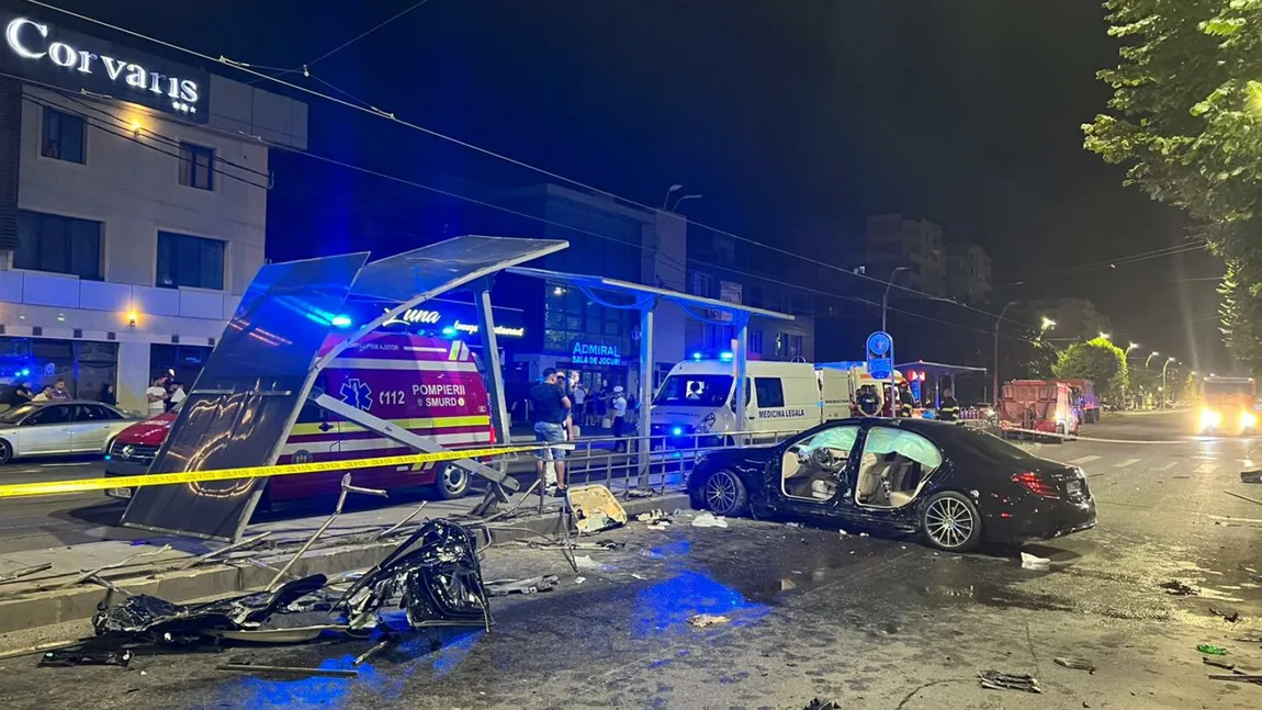 VIDEO Accident grav în Capitală. Un bărbat a murit după ce a lovit cu mașina un refugiu de tramvai