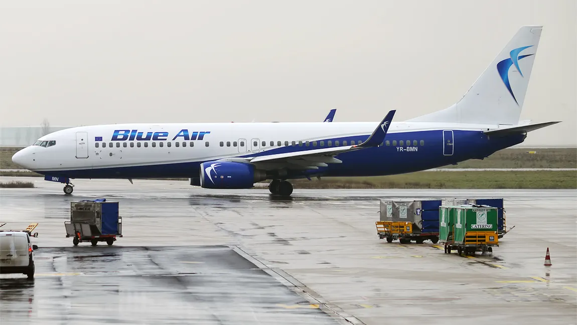 Blue Air, împrumut de 300 de milioane de lei de la statul român: Avioanele puse garanţie erau deja gajate, iar un teren era în pădure